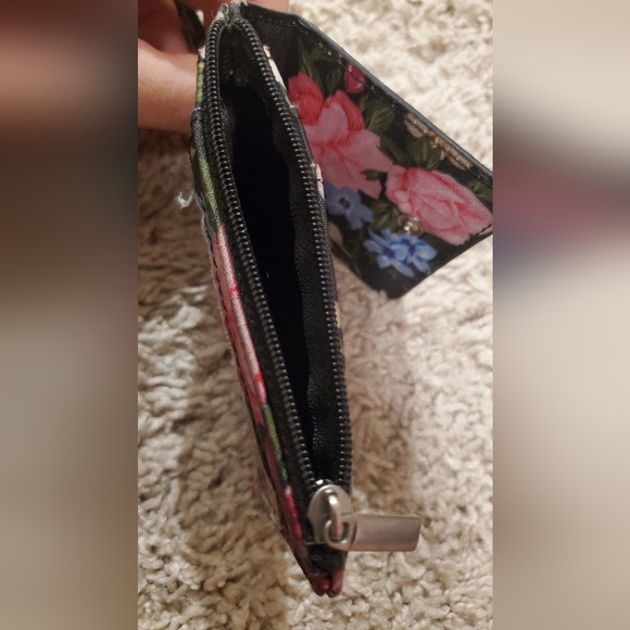 Fkora Badge Holder with Zipper - Picture 7 of 15